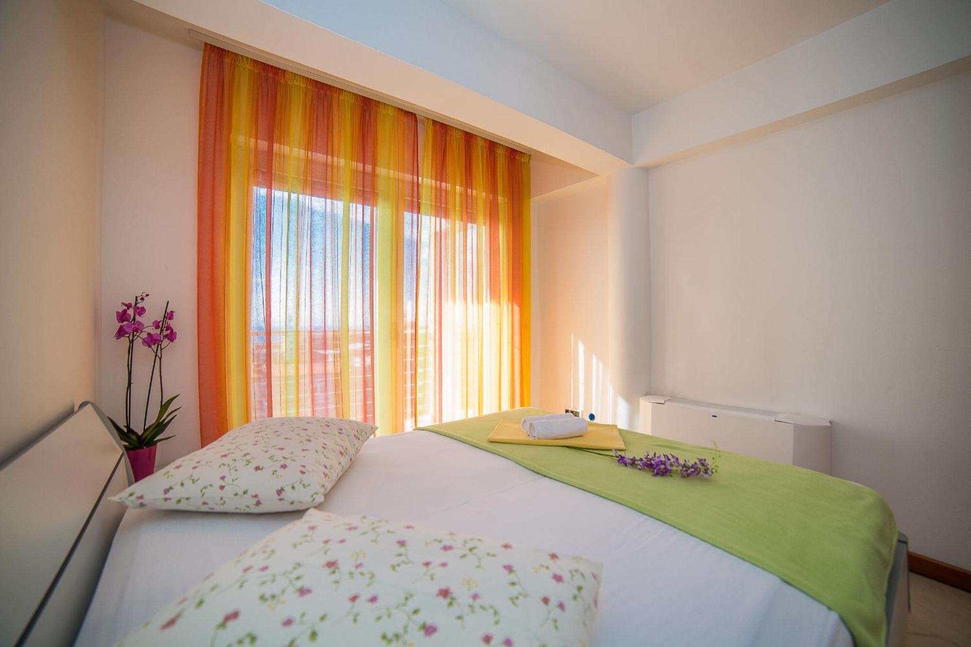 Apartments Milan Makarska Zimmer foto