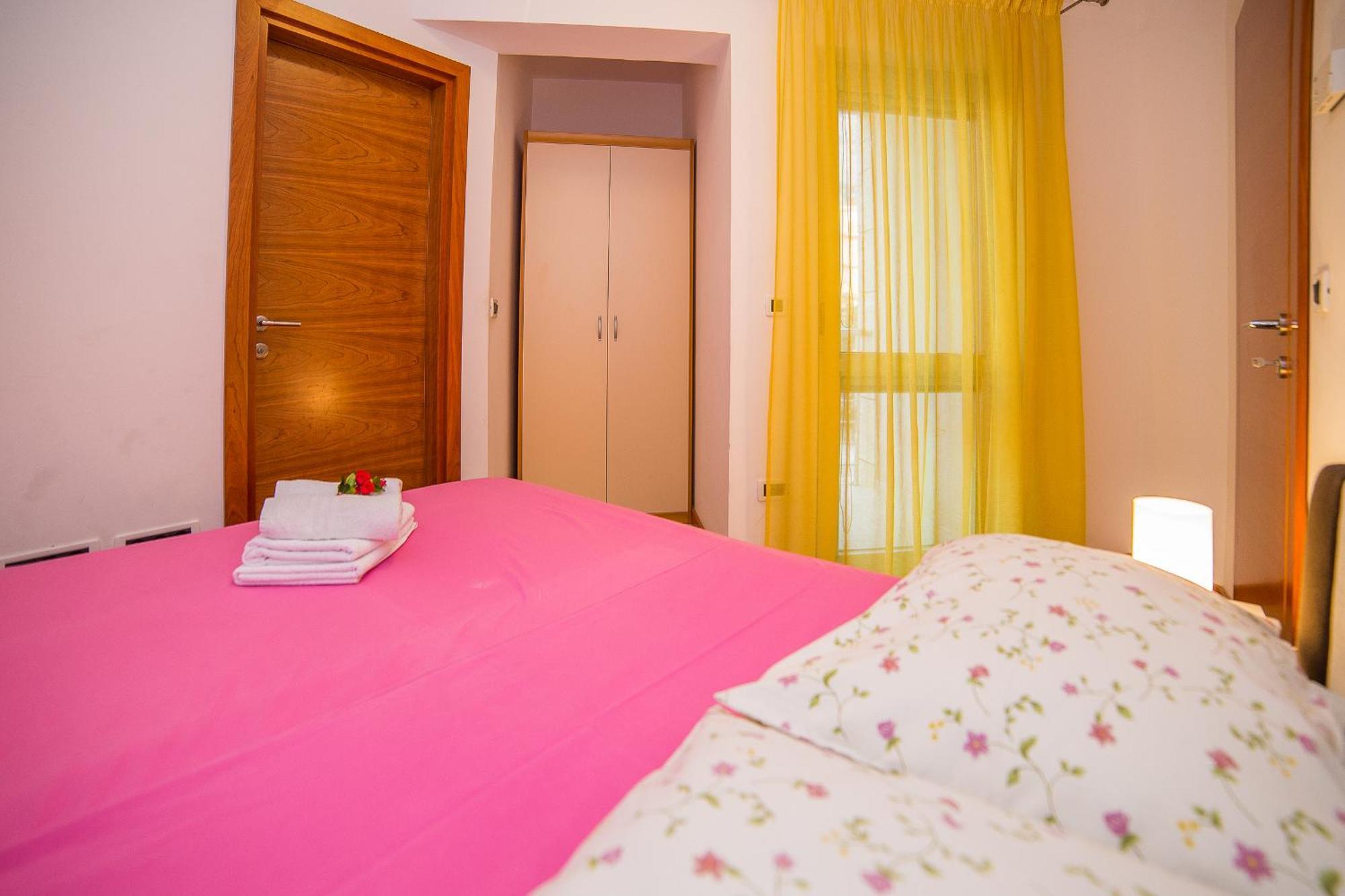 Apartments Milan Makarska Zimmer foto