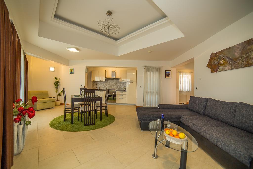 Apartments Milan Makarska Exterior foto