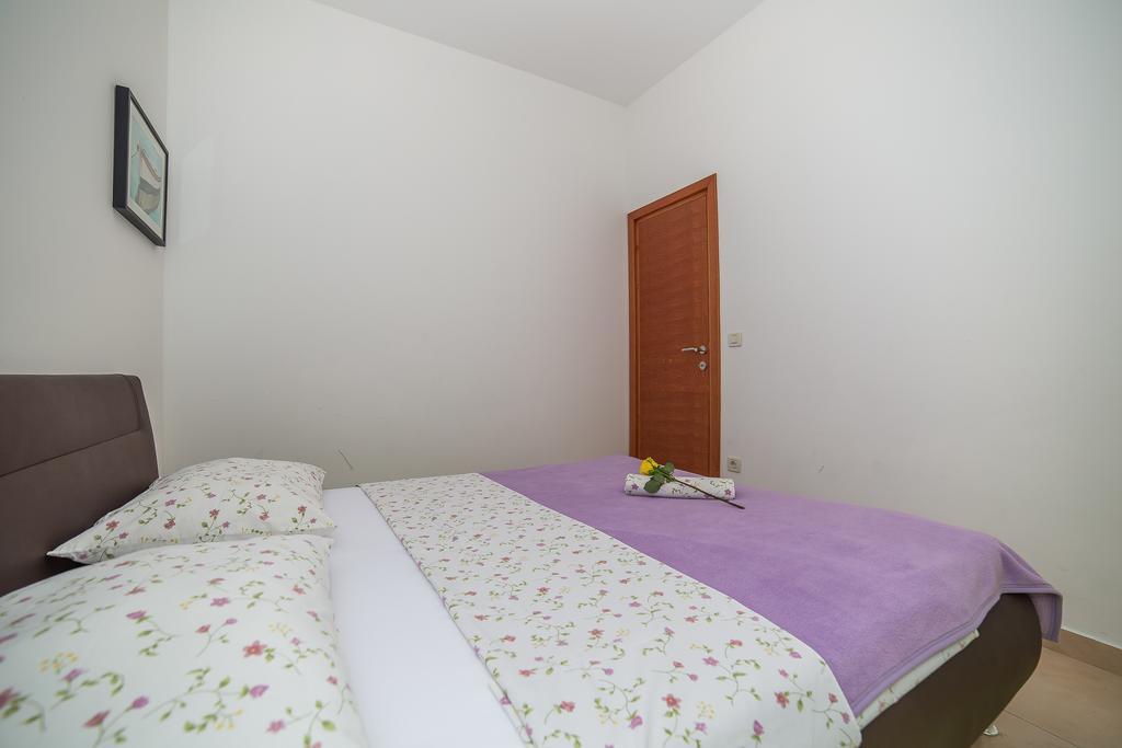Apartments Milan Makarska Zimmer foto